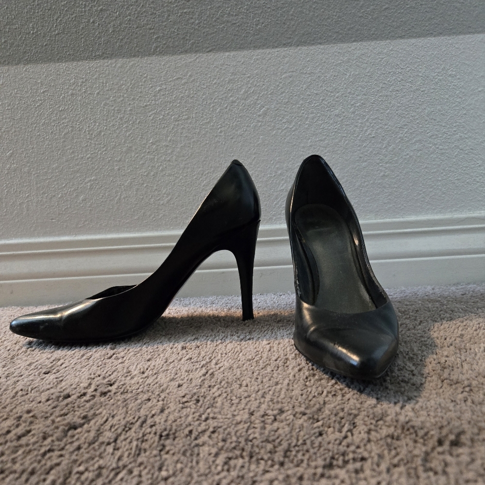 Black Stiletto Nine West Heels with Pointed Toe